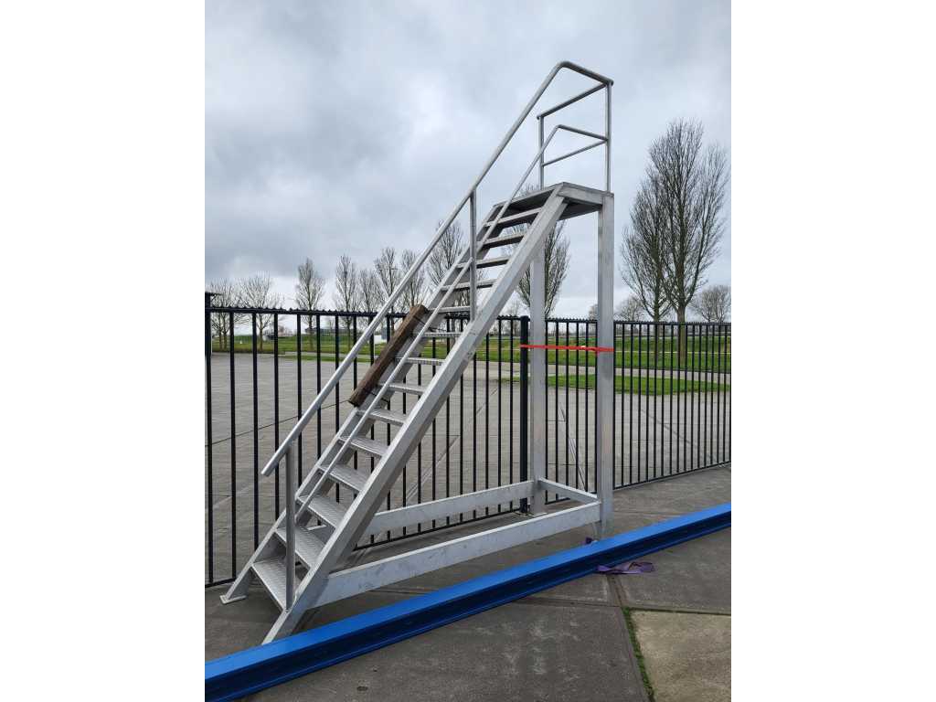 Escalier robuste en aluminium