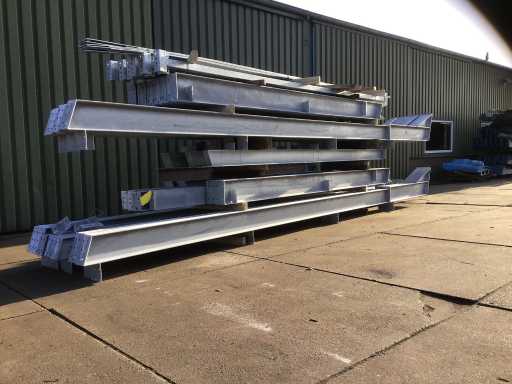 Konstrukcja stalowa 15 x 30 metrów (ok. 450m2)