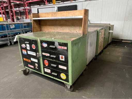 Verschiedene Werkzeug- und Lagerwagen (6x)