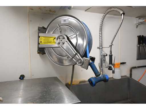 Enrouleur mural en acier inoxydable avec pistolet pulvérisateur