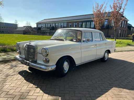 1967 Mercedes-Benz 200-280 (W115) 200 D Passenger Car