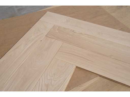61,05 m² Parchet cu heringbone din stejar masiv 15mm