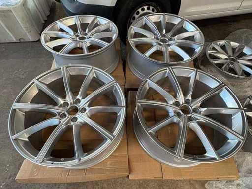 AUDI RS6 Rim Set 4K0601025AA