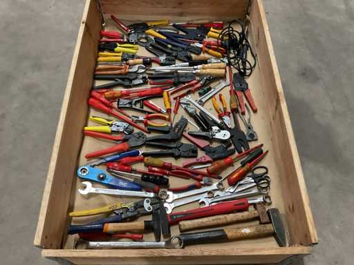 Lotto di utensili manuali