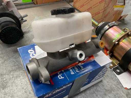 ACDelco Hoofdremcylinder (2x)
