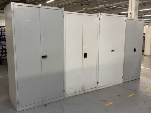 LISTA 4 workshop cabinets