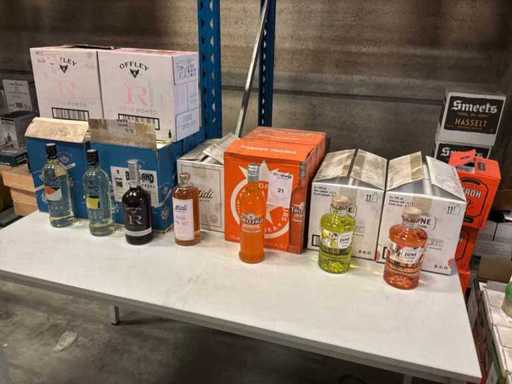 Lotto di vari liquori, aperitivi e distillati