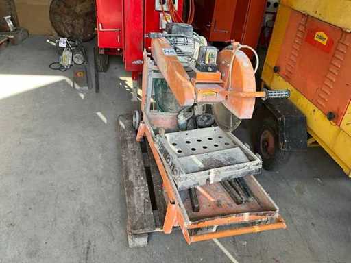 Fierăstrău din zidărie