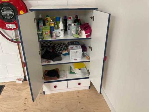 Cabinet avec contenu
