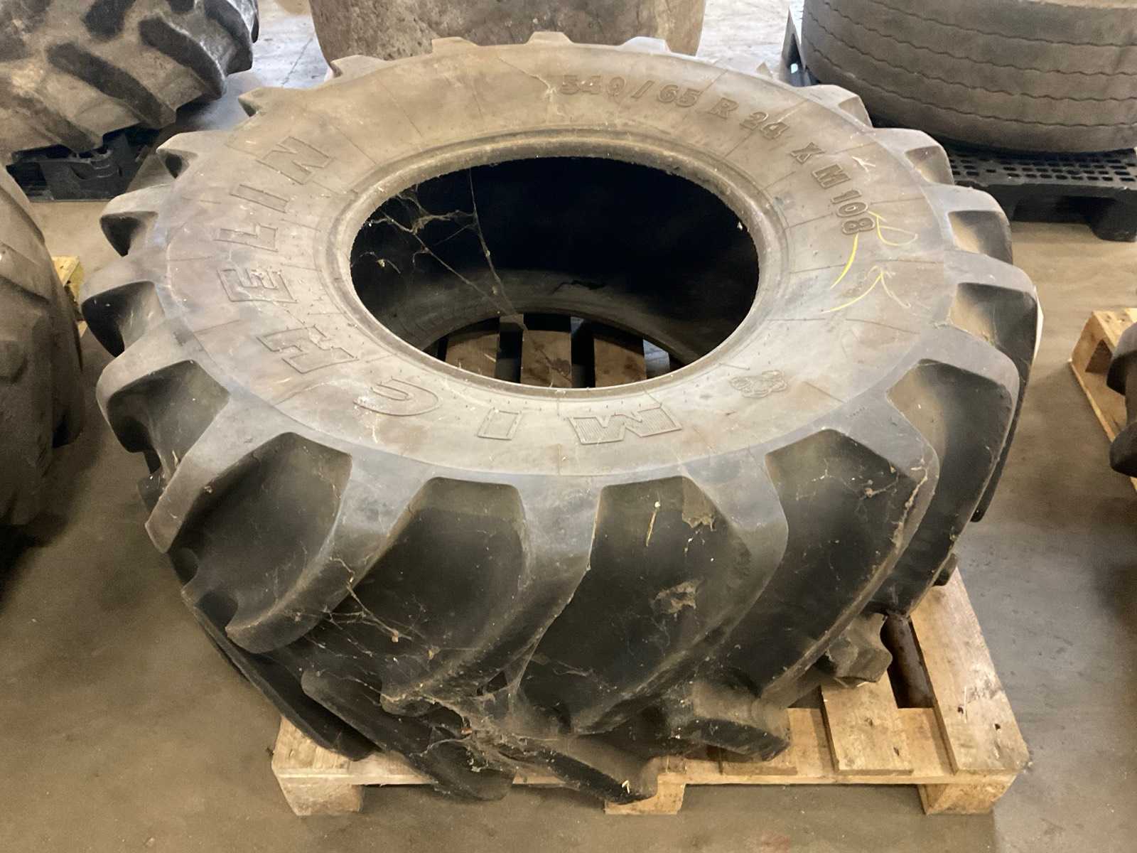 Michelin XM108 Tire