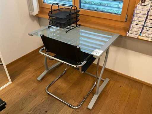 Masă cu scaun și raft