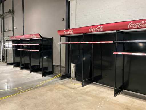 Ungefähr 32 Meter Ladenregal