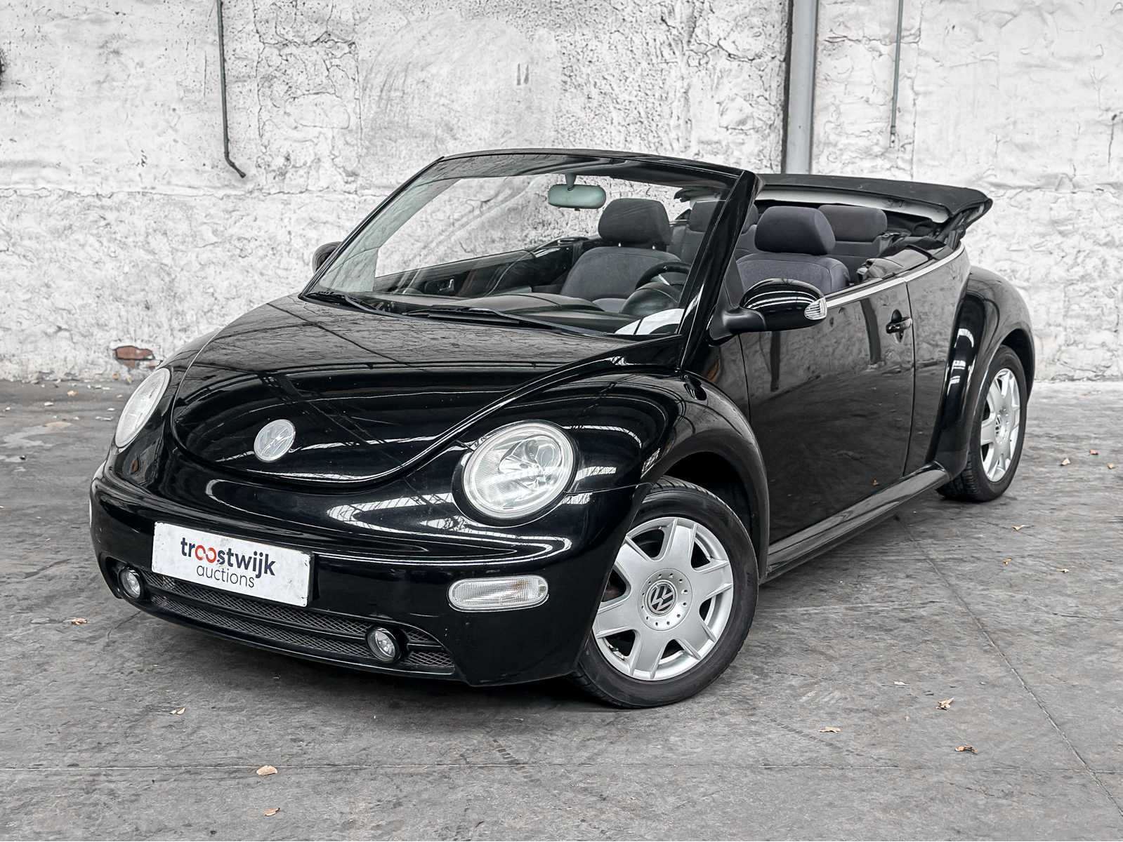 Volkswagen New Beetle Cabriolet 1.4 Turijn 75pk 2003, TH-271-J