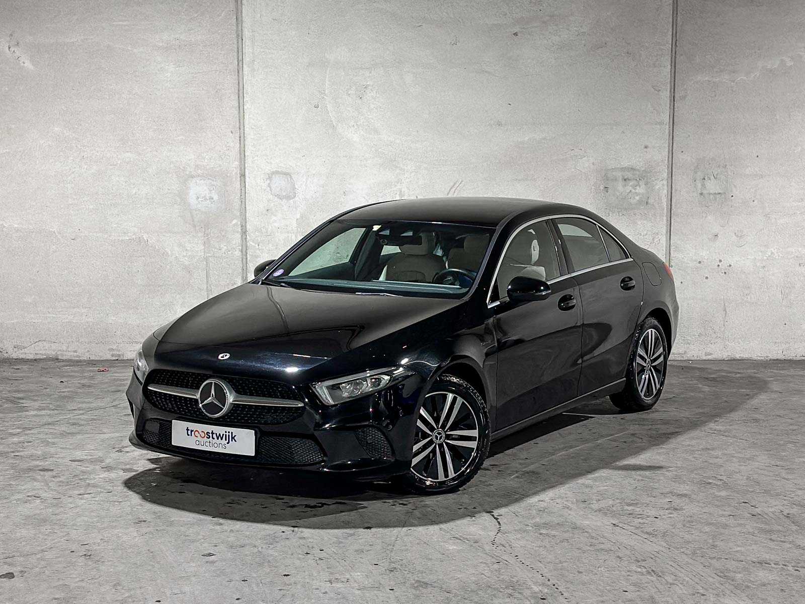 Mercedes-Benz A250 e Business Solution Luxury Limited 218pk 2020 (Origineel-NL + 1e Eigenaar) A-klasse, J-849-SG