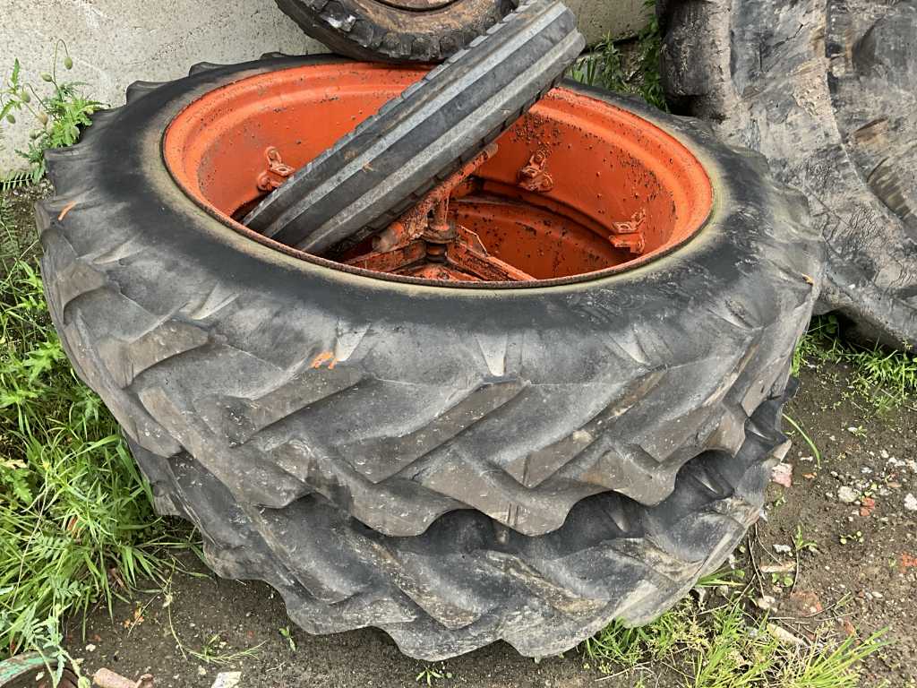 2 pieces of double wheels with rims CONTINENTAL