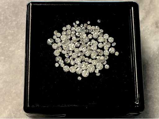 Diament o szlifcie brylantowym o masie 3,05 karatu naturalny diament