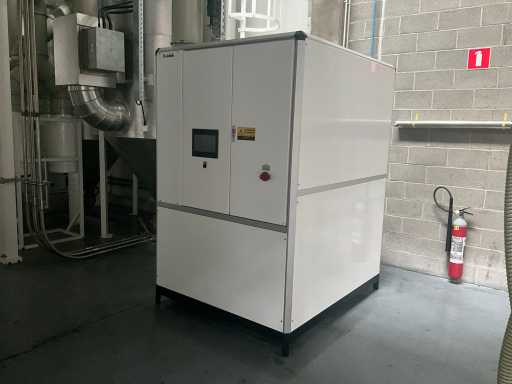 Séchoir industriel EISBAR avec 2 silos et 2 refroidisseurs KKT
