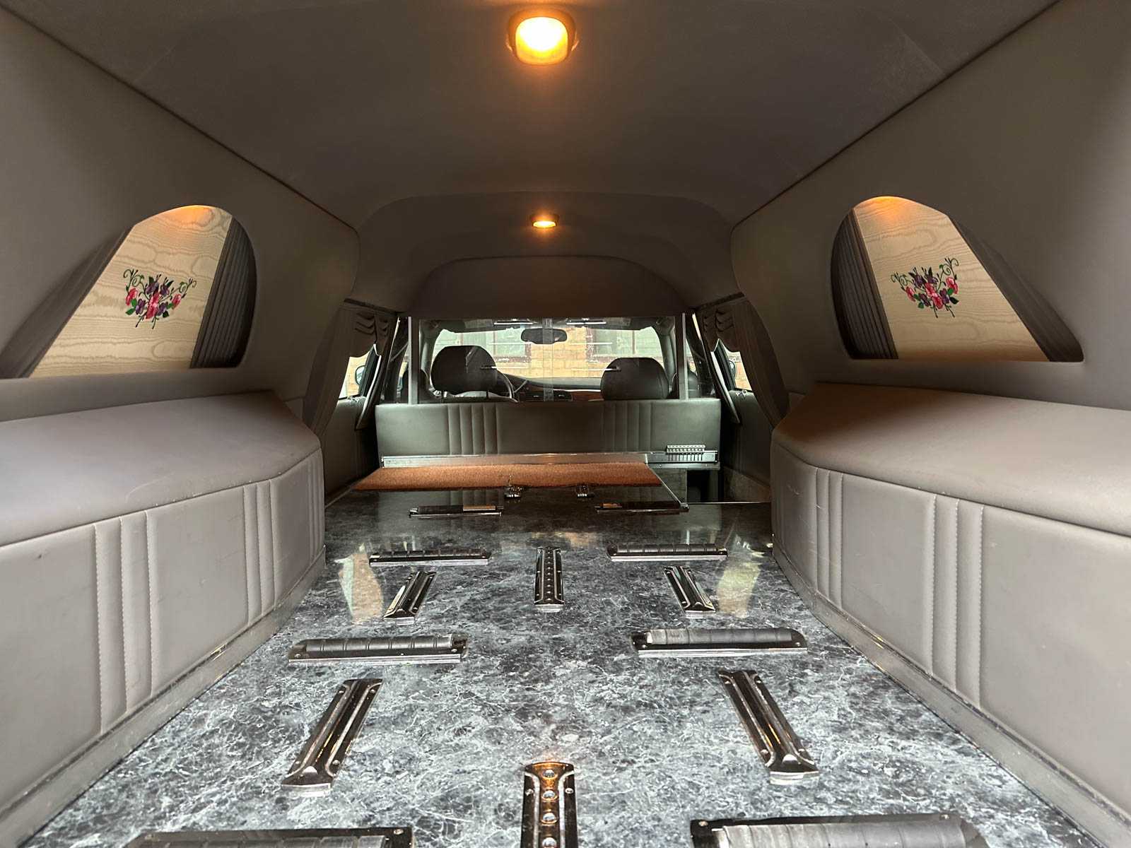 Cadillac DeVille Miller Meteor Hearse 4.6 V8 279pk 2005 Rouwauto