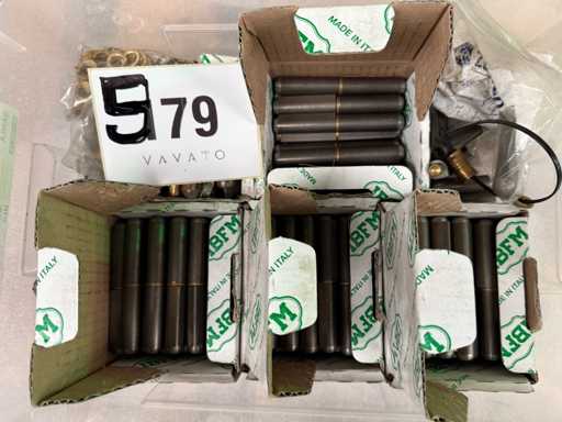 About 90 Welding paumelles with brass pin.