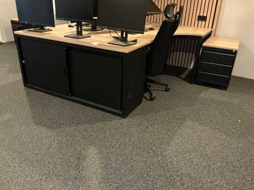 Charge von Büromöbeln