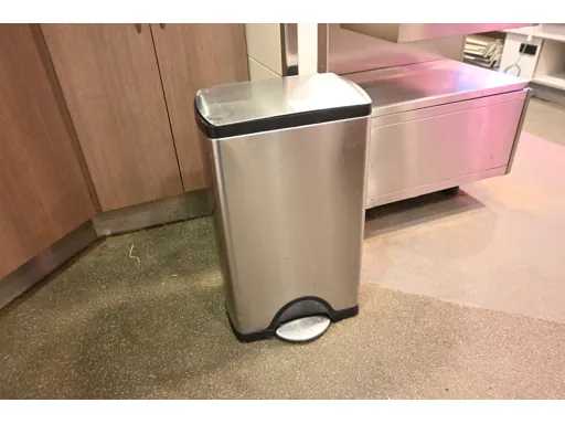 Pattumiera a pedale in acciaio inossidabile SimpleHuman