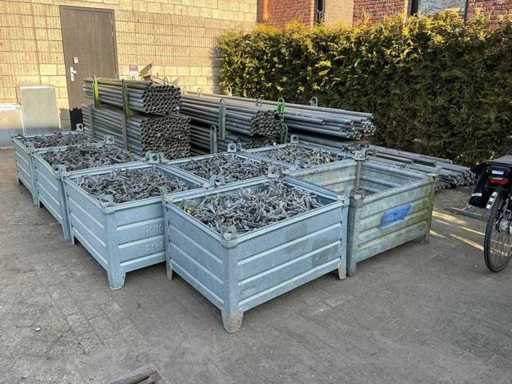 Gebruikte Steigerbuizen 6 - 4 - 3 - 2 meter / 48.3 mm + Grote partij steiger klemmen Van Thiel