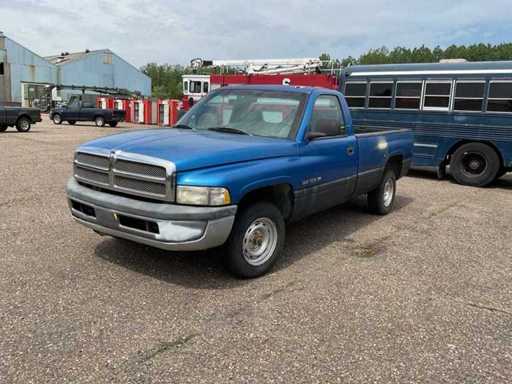 Daimler Chrysler Dodge Ram 1500 V6 Osobowy z 1999 roku