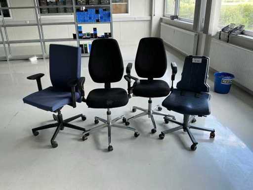 Office chairs (4x)