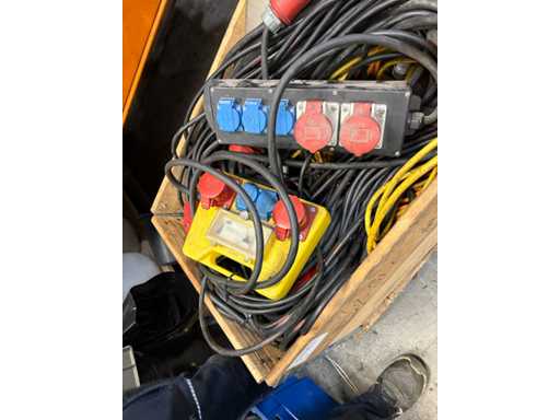 Power cables, CEE distributors & workshop lights – cables + 2 lamps – used