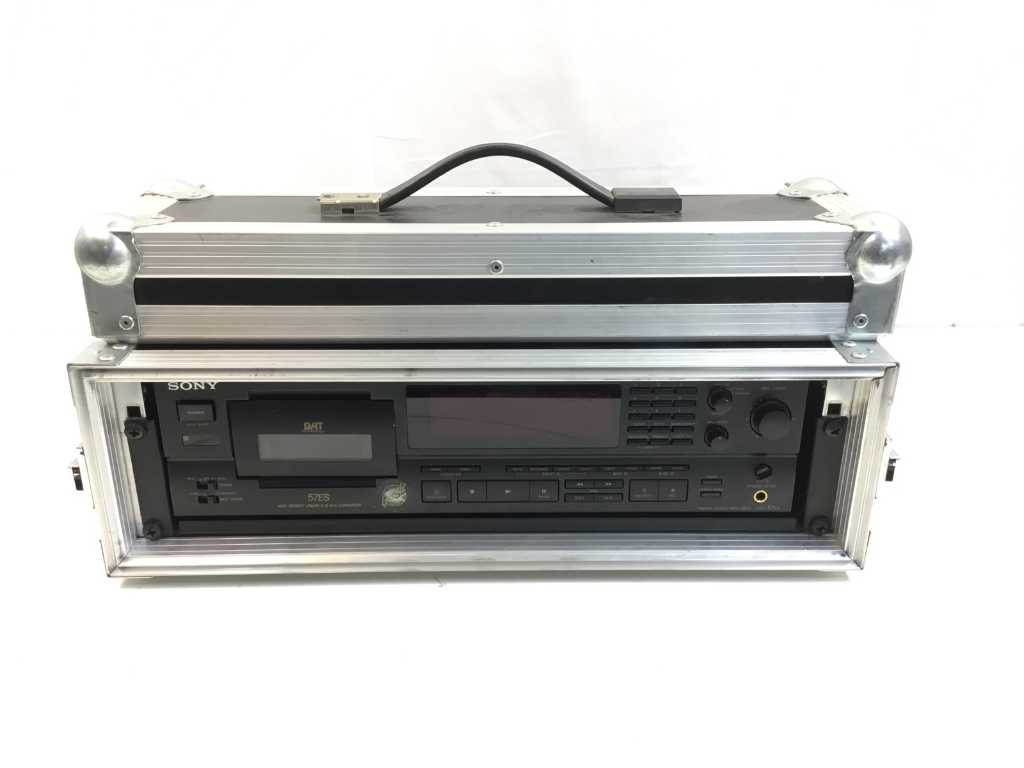 Lettore/registratore DAT Sony DTC-57ES incl. attrezzatura di riproduzione Flightcase