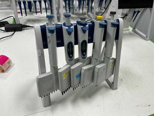 Biohit Multichannel Pipettes with Carrier (5x)