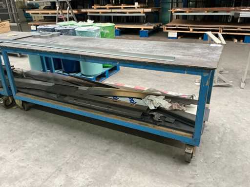 Verrijdbare metalen werktafel (2x)