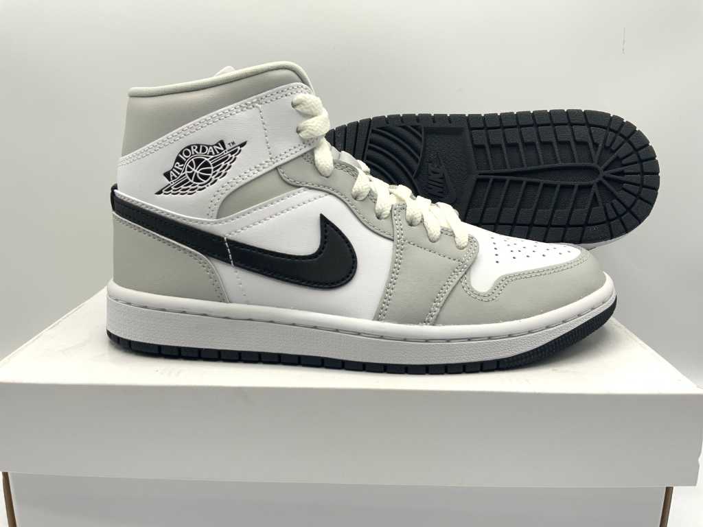 Nike air jordan store 1 mid 37.5