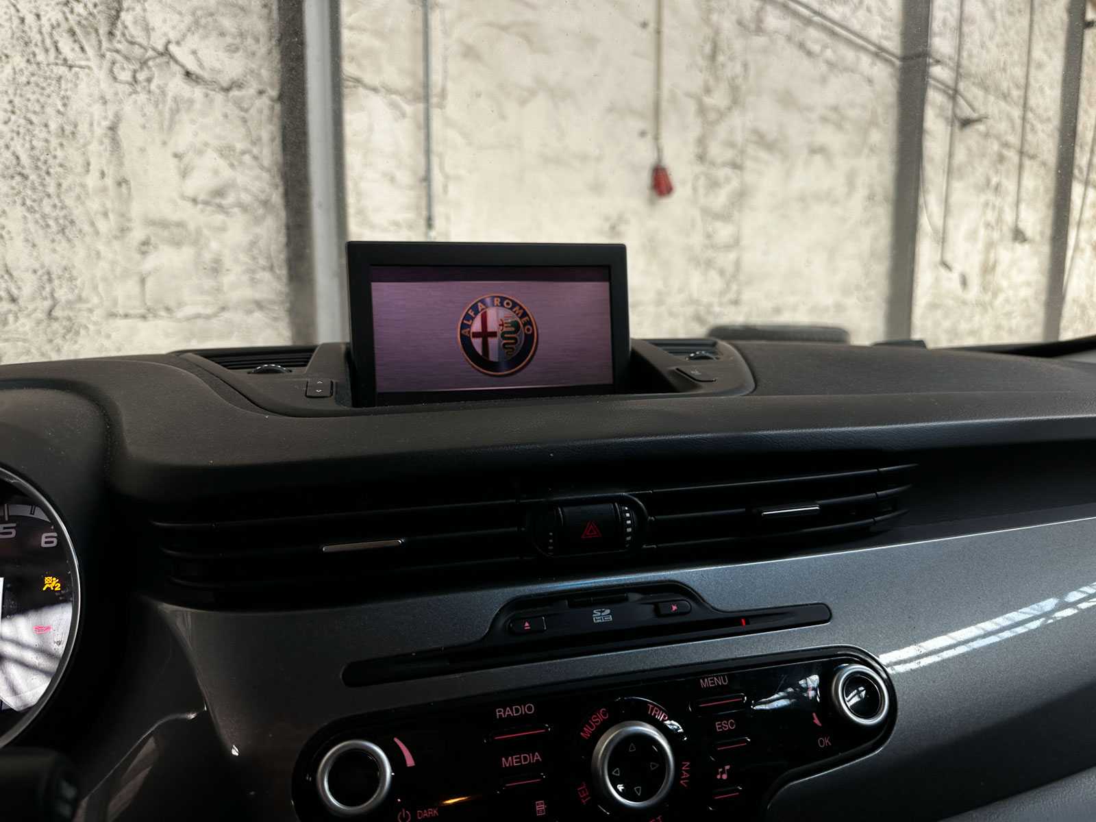 Alfa Romeo Giulietta 1.4 T Distinctive 170pk 2012 (Origineel-NL), 00-XKP-5