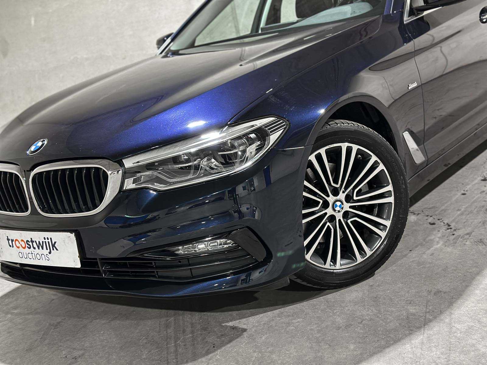 BMW 520i Touring High Executive Sport-Line 5-Series 184hp 2019, XG-208-V
