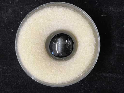 Pierre précieuse noire