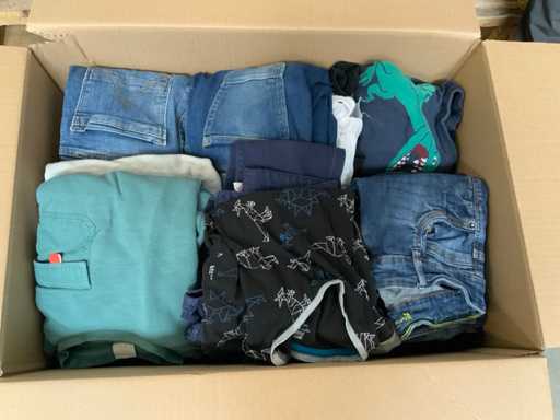 Lot de vêtements pour enfants et bébés (env. 130 pièces)