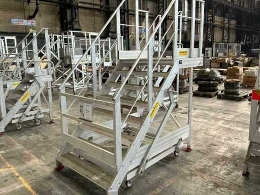 Escalier de la plateforme mobile Perfecty 2019