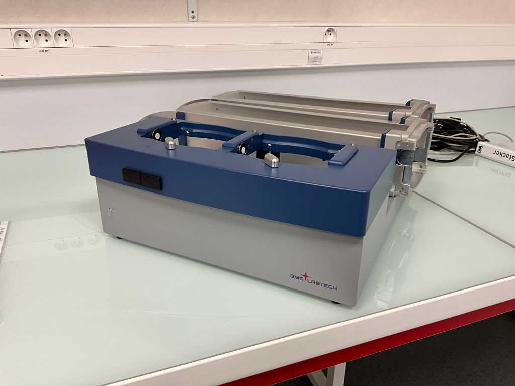 BMG Labtech GMBH - Stacker II - Microplate Transfer System