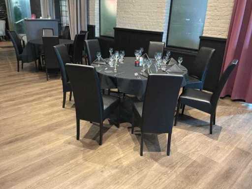 Tables et chaises de restaurant de fête