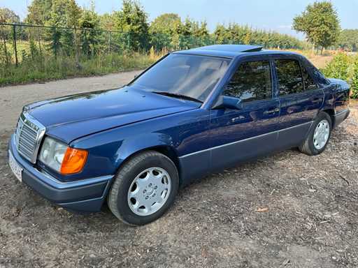 1989 Mercedes-Benz W124 E230 Ma?in? clasic?