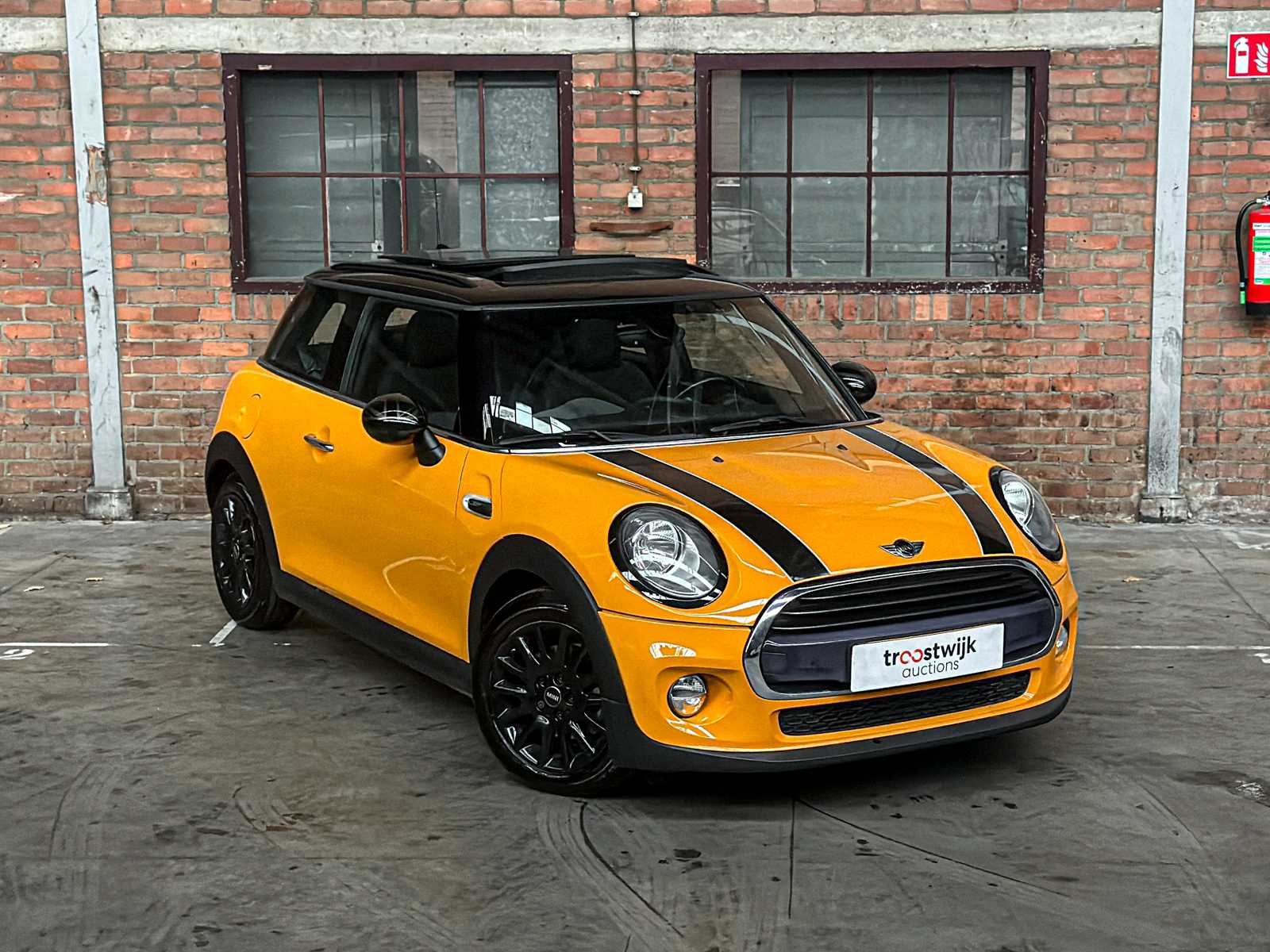 Mini Cooper Business 1.5 136pk 2016 (Origineel-NL), JF-468-B