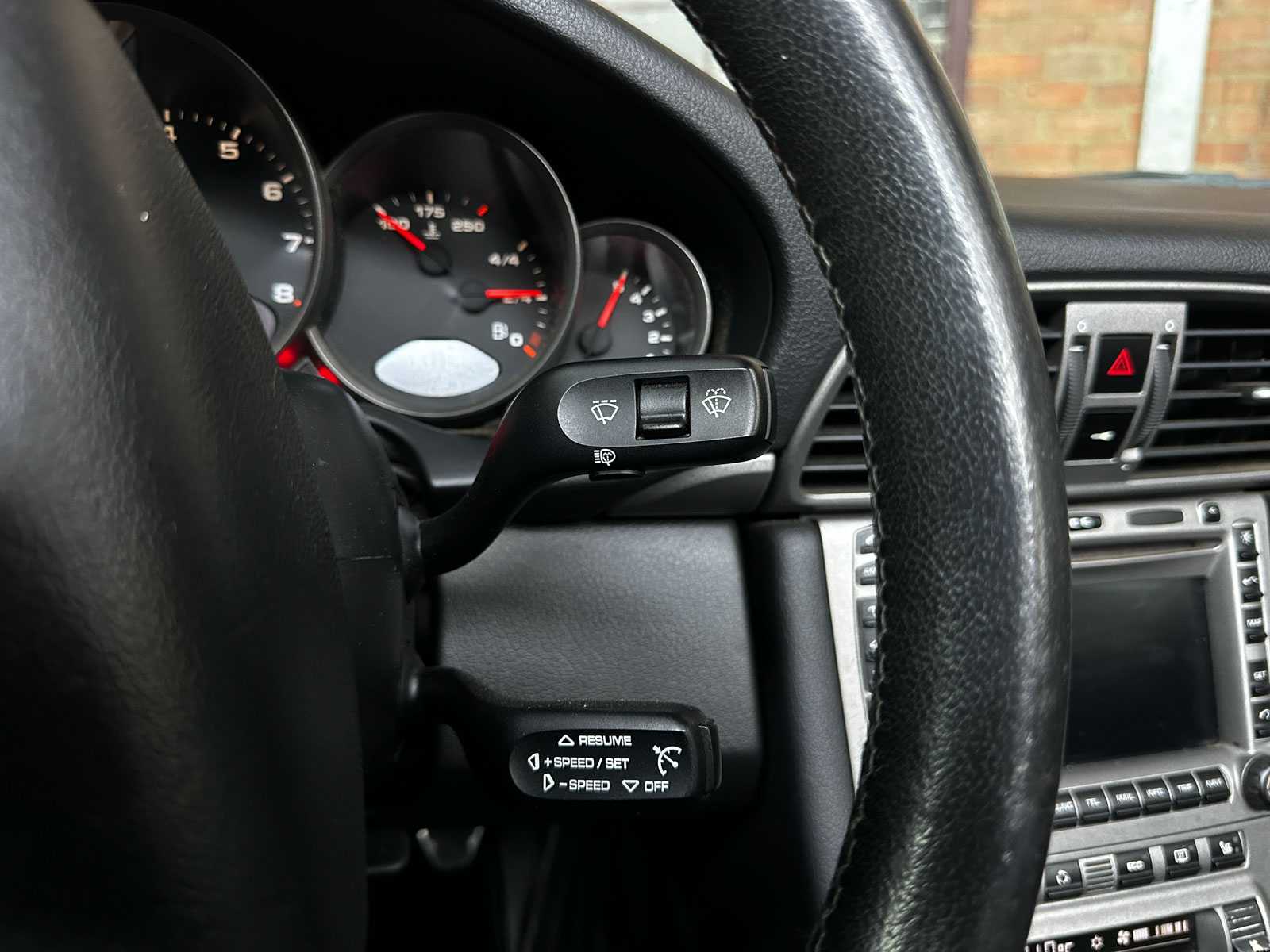 Porsche 911 Carrera Cabriolet 997 3.6 325pk 2005 handgeschakeld -Youngtimer-