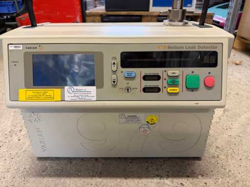 Helium Mass Spectrometer - Varian 979