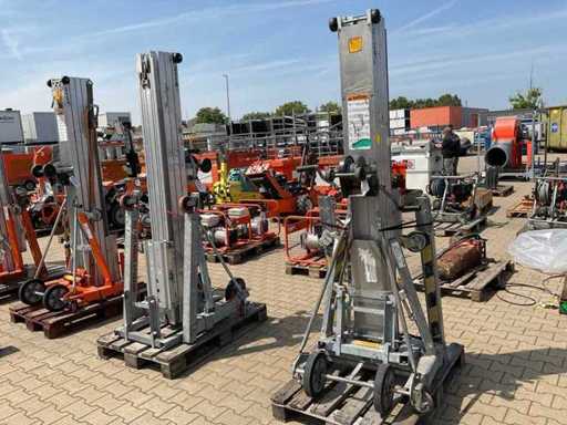 2017 Sumner Manufacturing 2124 Material Lift/Channel Lift