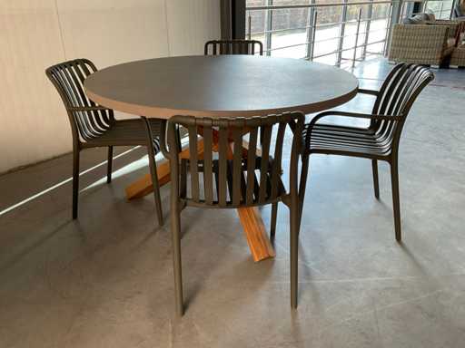 Giop-Gartentisch mit Gartenstühlen