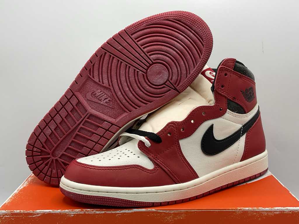 Nike Jordan 1 Retro High OG Chicago Lost and Found Sneakers 41
