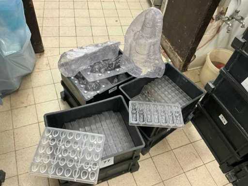 Partia różnych form czekoladowych