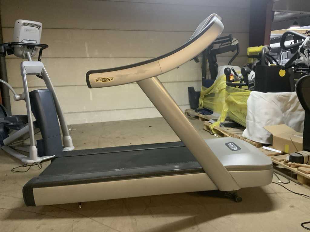 technogym excite alerga acum 500 led Treadmill