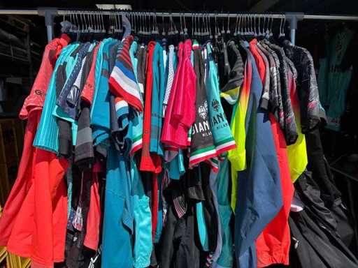Veel fiets- en buitenkleding